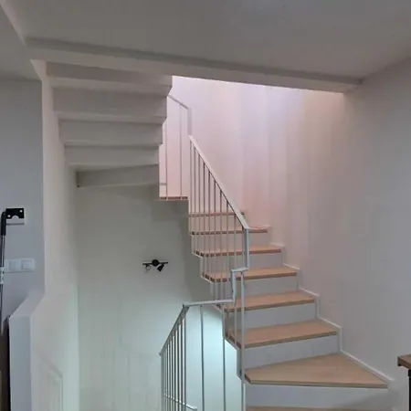 Apartamento T5 De Dos En Centro *